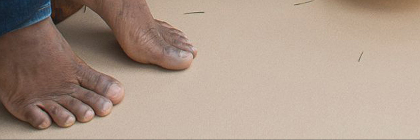 In this handout picture released by the Vatican Press Office, Pope Francis performs the foot-washing ritual at the Castelnuovo di Porto refugees center near Rome on March 24, 2016. Pope Francis washed the feet of 11 young asylum seekers and a worker at their reception centre to highlight the need for the international community to provide shelter to refugees. Several of the asylum seekers, one holding a baby in her arms, were reduced to tears as the 79-year-old pontiff kneeled before them, pouring water over their feet, drying them with a towel and bending to kiss them. / AFP PHOTO / STR / RESTRICTED TO EDITORIAL USE - MANDATORY CREDIT "AFP PHOTO / OSSERVATORE ROMANO" - NO MARKETING NO ADVERTISING CAMPAIGNS - DISTRIBUTED AS A SERVICE TO CLIENTS